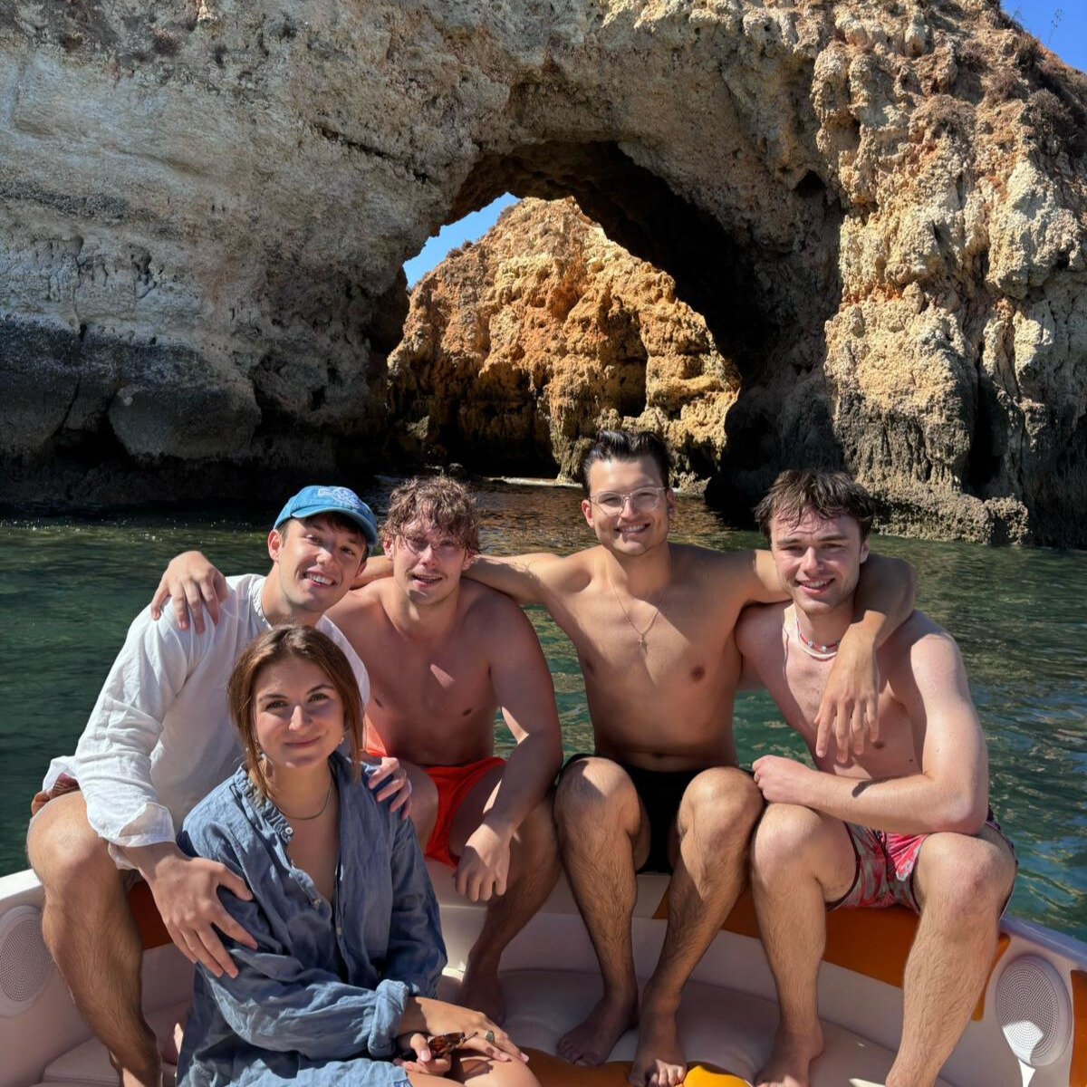 1b59c6b4-18e0-4107-a2df-c41b07cf19f9