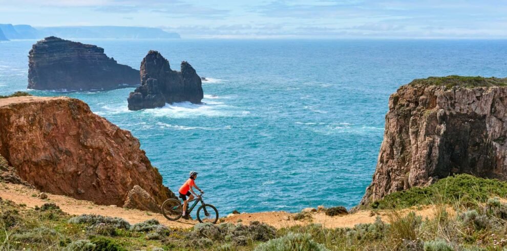 shutterstock_2474018389-3721243-1920px-16x7